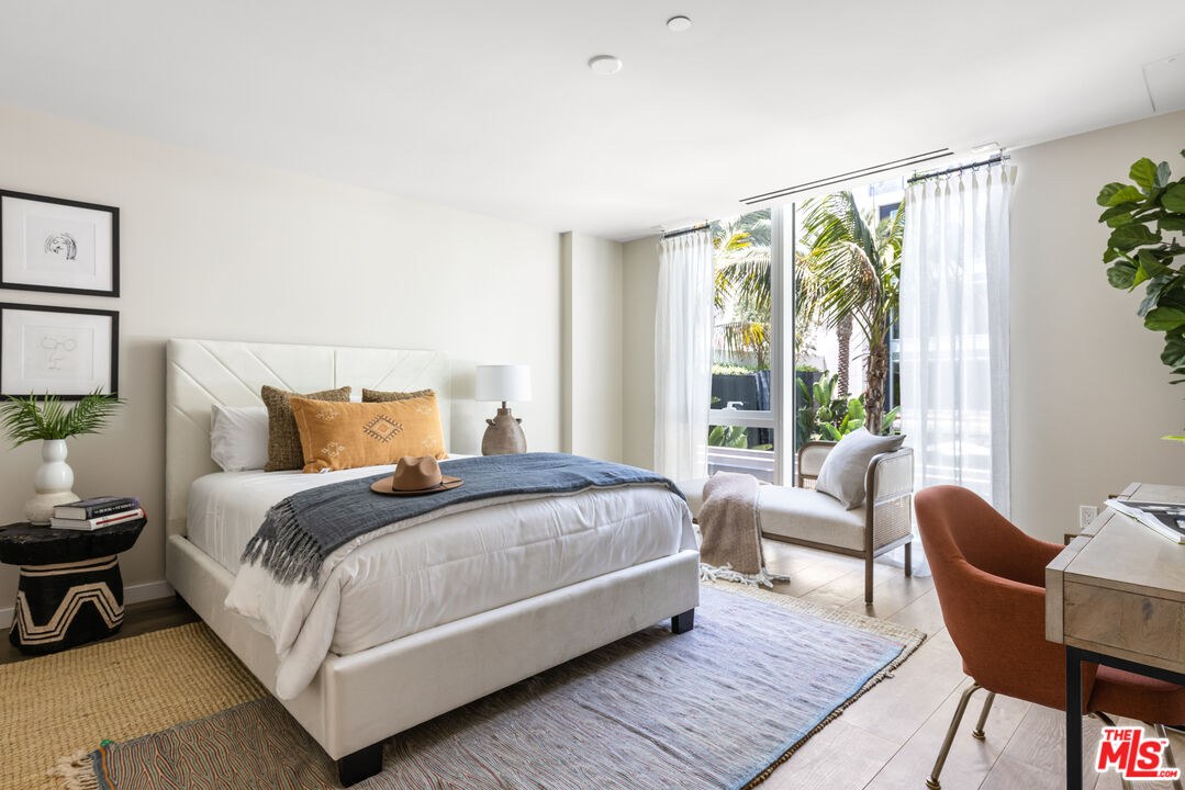 9000 W 3rd St Unit: 207