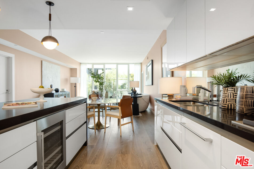 9000 W 3rd St Unit: 207