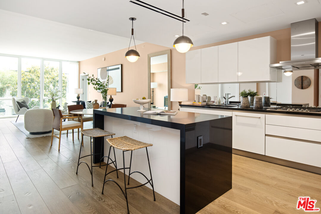 9000 W 3rd St Unit: 207