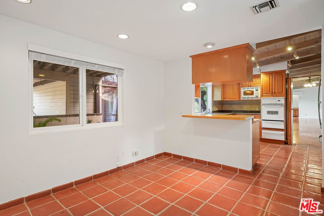 2386 Sunset Heights Dr