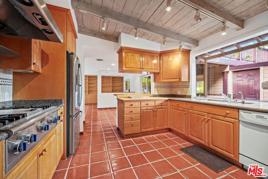 2386 Sunset Heights Dr
