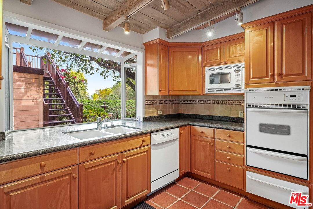 2386 Sunset Heights Dr