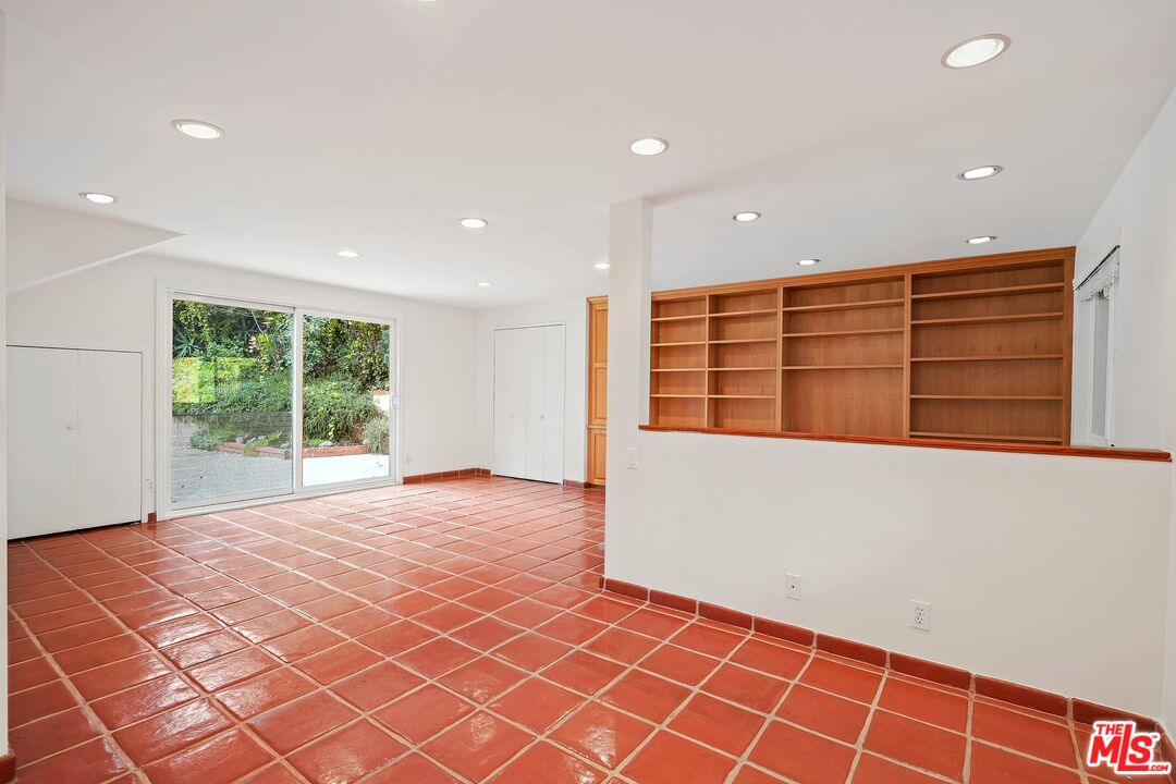 2386 Sunset Heights Dr