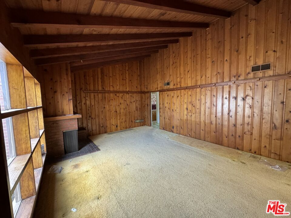 8004 El Manor Ave