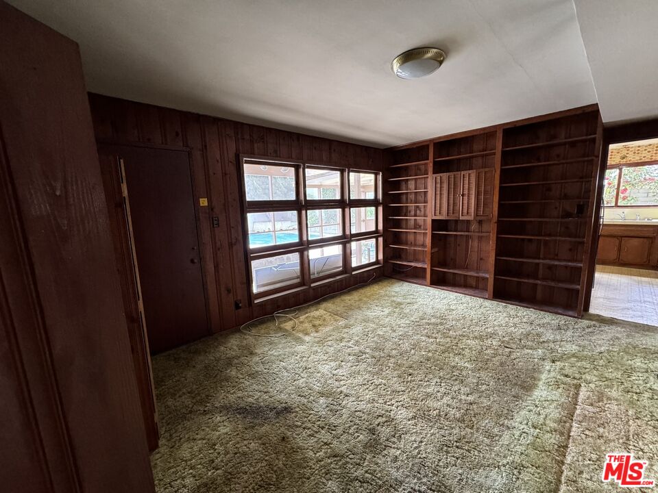 8004 El Manor Ave