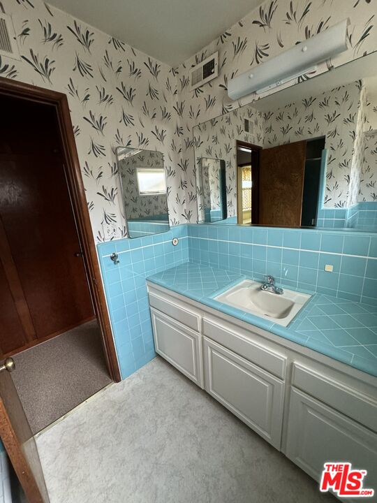 8004 El Manor Ave