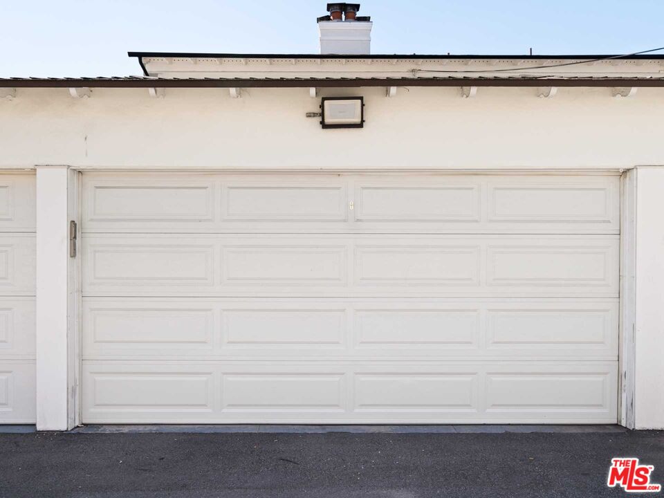 124 N Flores St