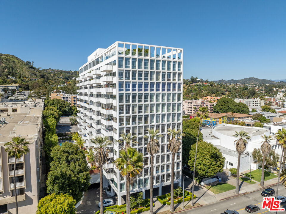 7135 Hollywood Blvd Unit: 201