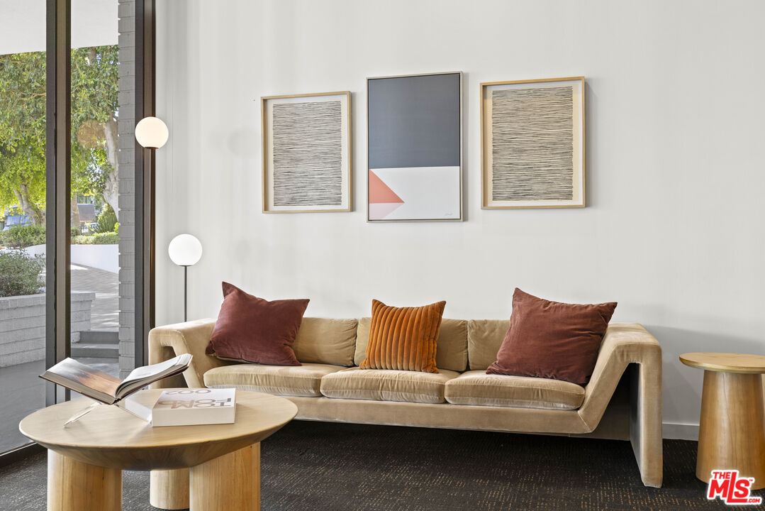 7135 Hollywood Blvd Unit: 201