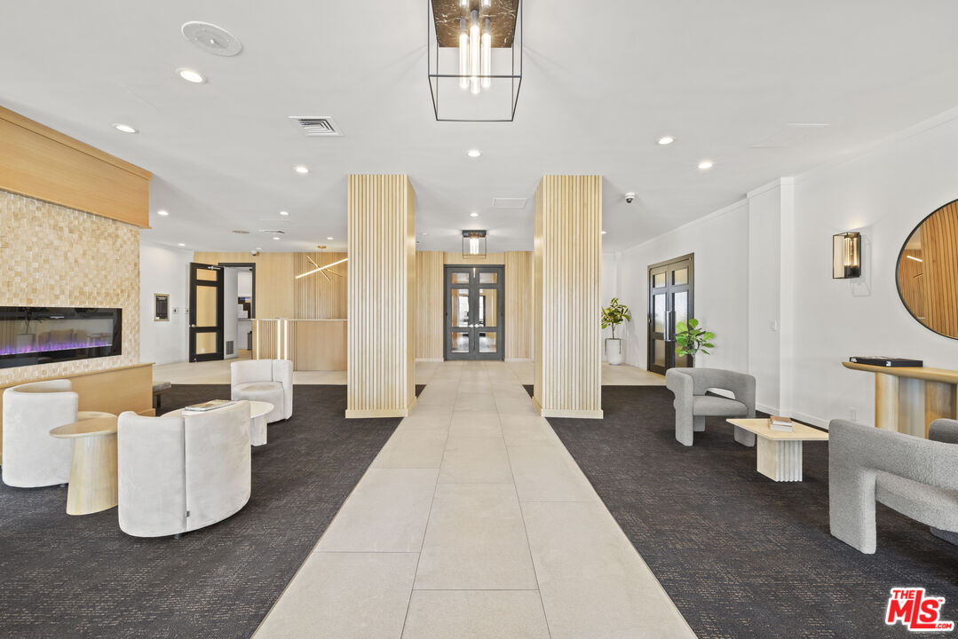 7135 Hollywood Blvd Unit: 201