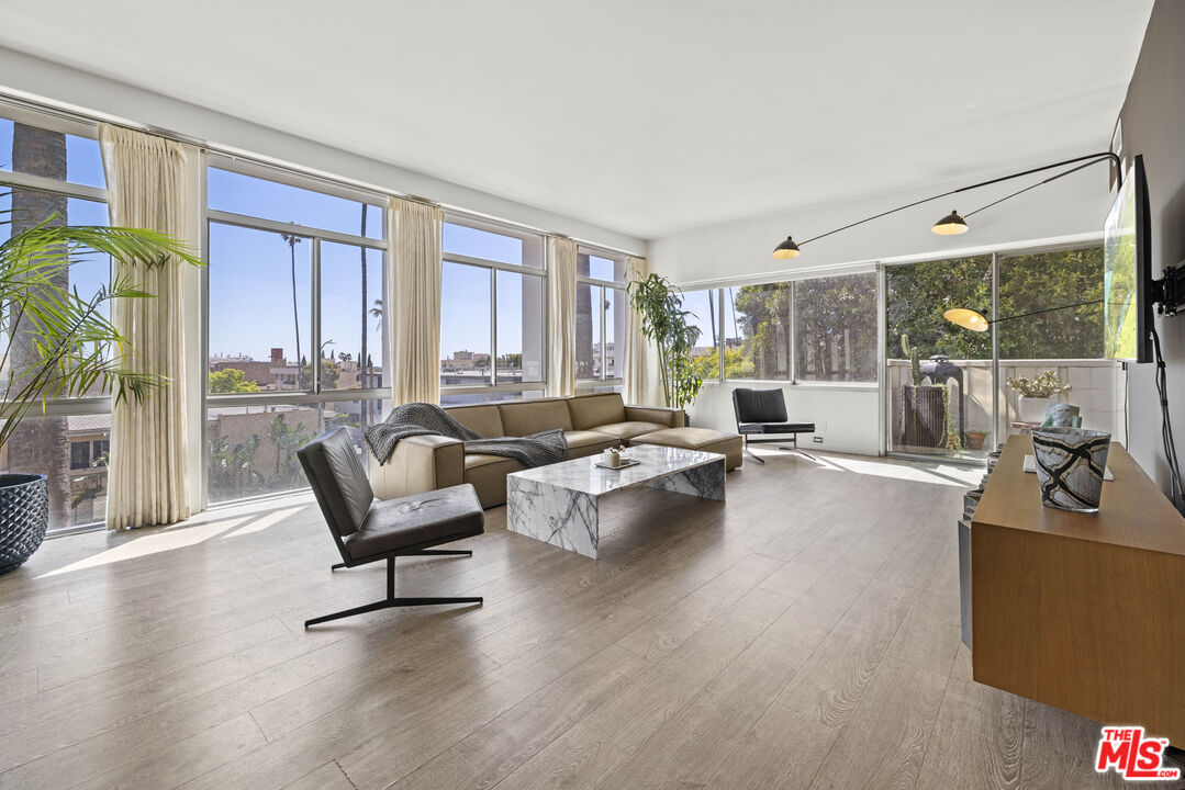 7135 Hollywood Blvd Unit: 201
