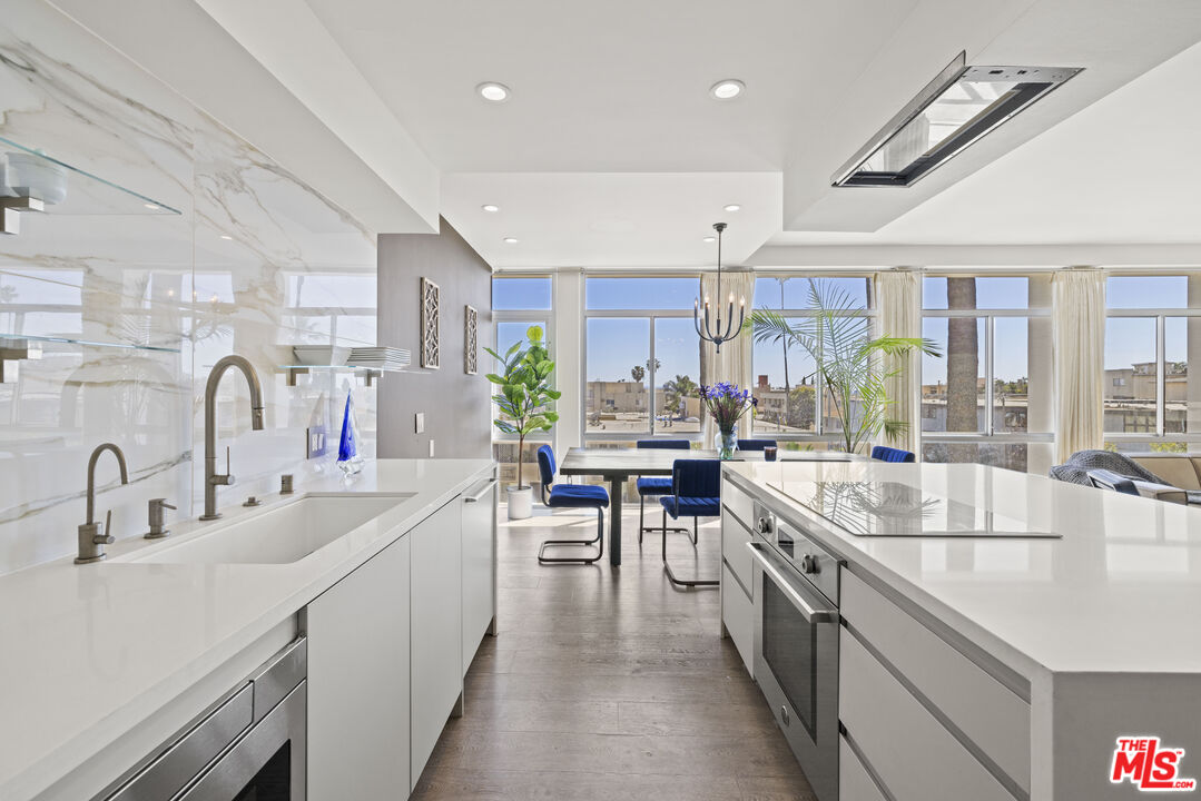 7135 Hollywood Blvd Unit: 201