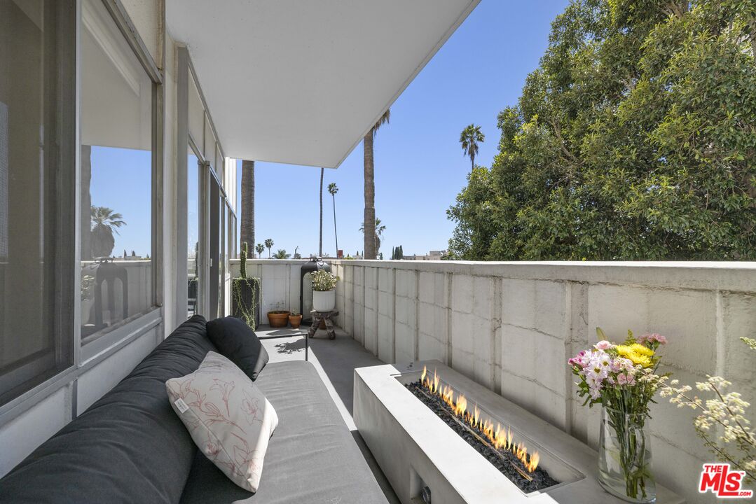 7135 Hollywood Blvd Unit: 201