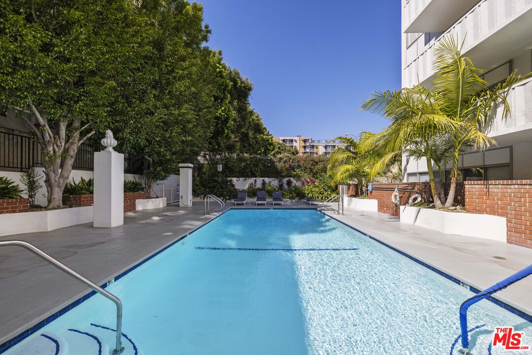 7135 Hollywood Blvd Unit: 201