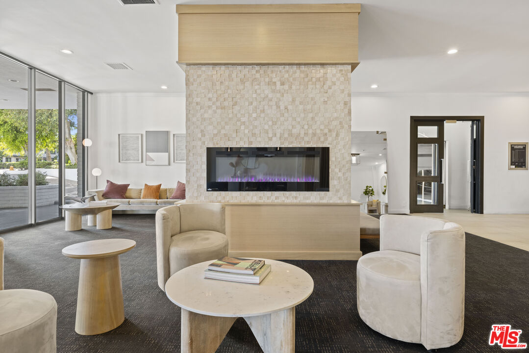 7135 Hollywood Blvd Unit: 201