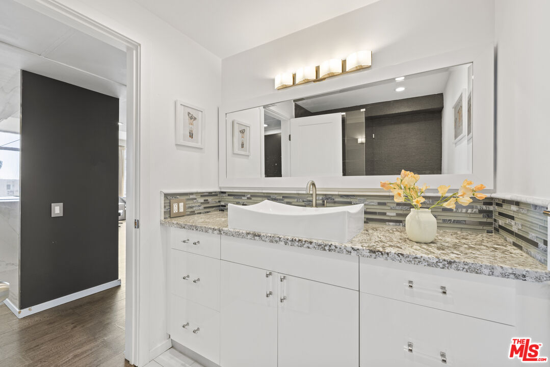 7135 Hollywood Blvd Unit: 201