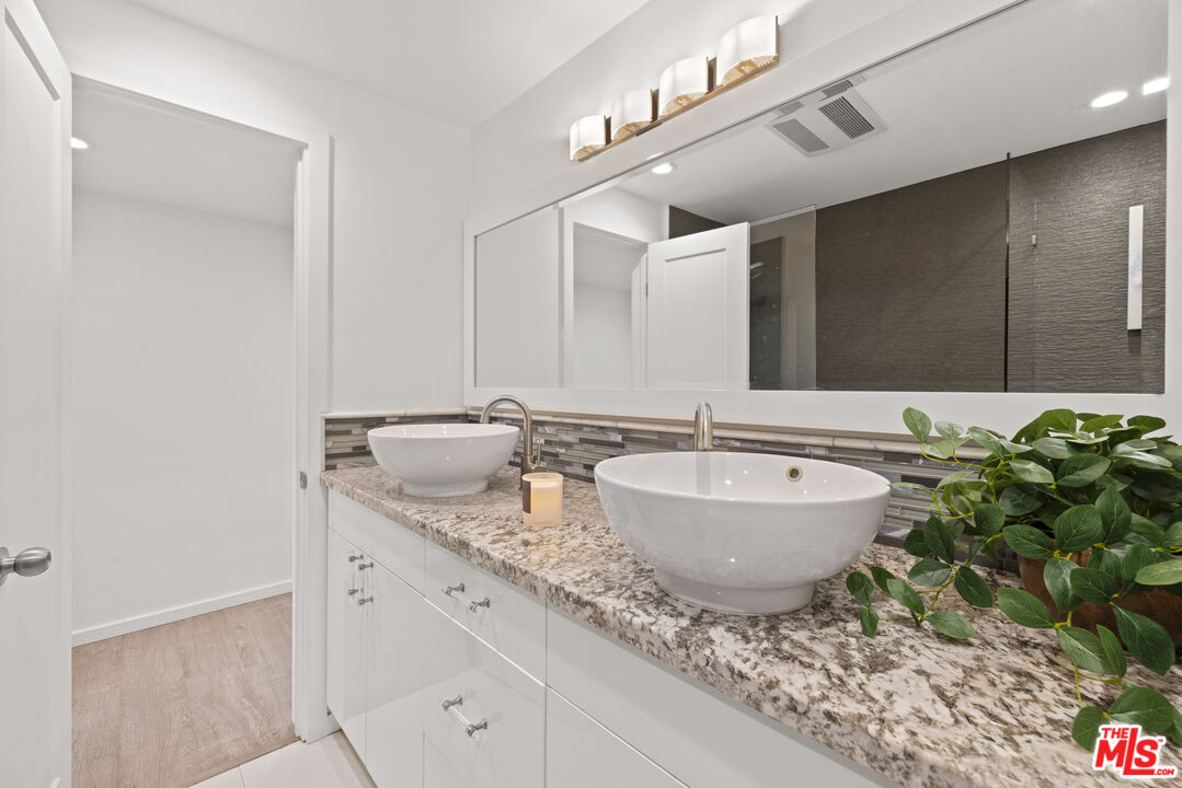 7135 Hollywood Blvd Unit: 201