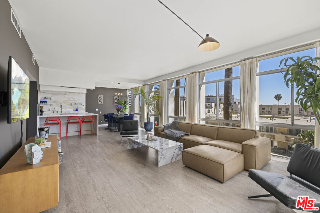 7135 Hollywood Blvd Unit: 201