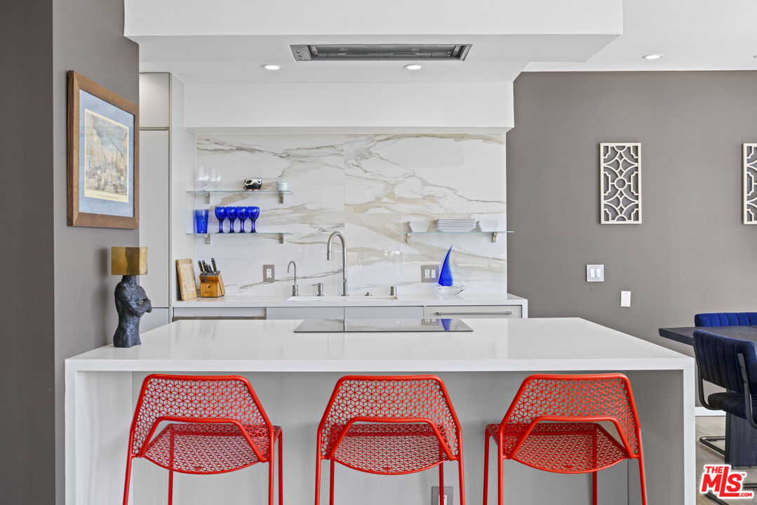 7135 Hollywood Blvd Unit: 201