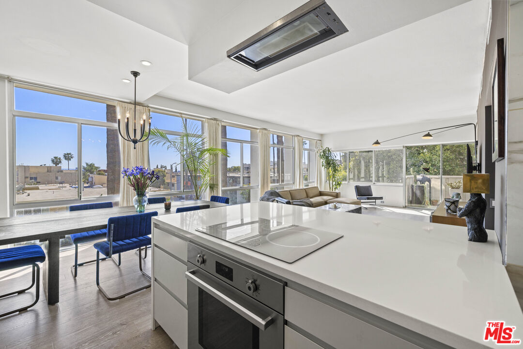 7135 Hollywood Blvd Unit: 201