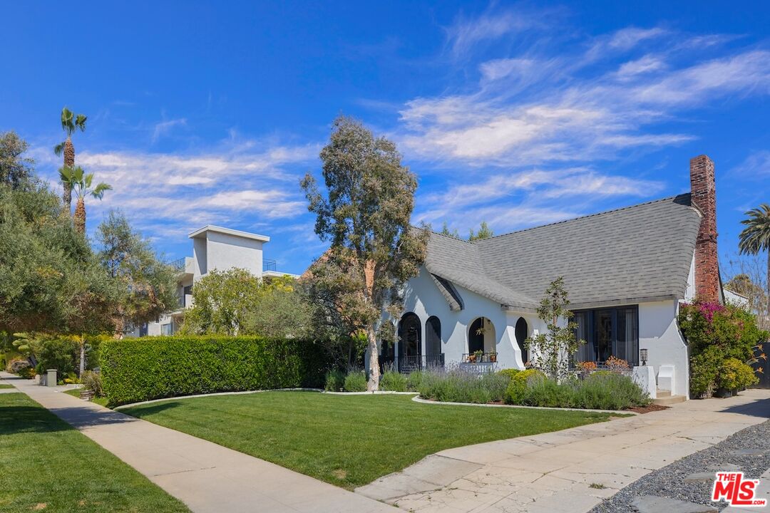 1332 S Ogden Dr