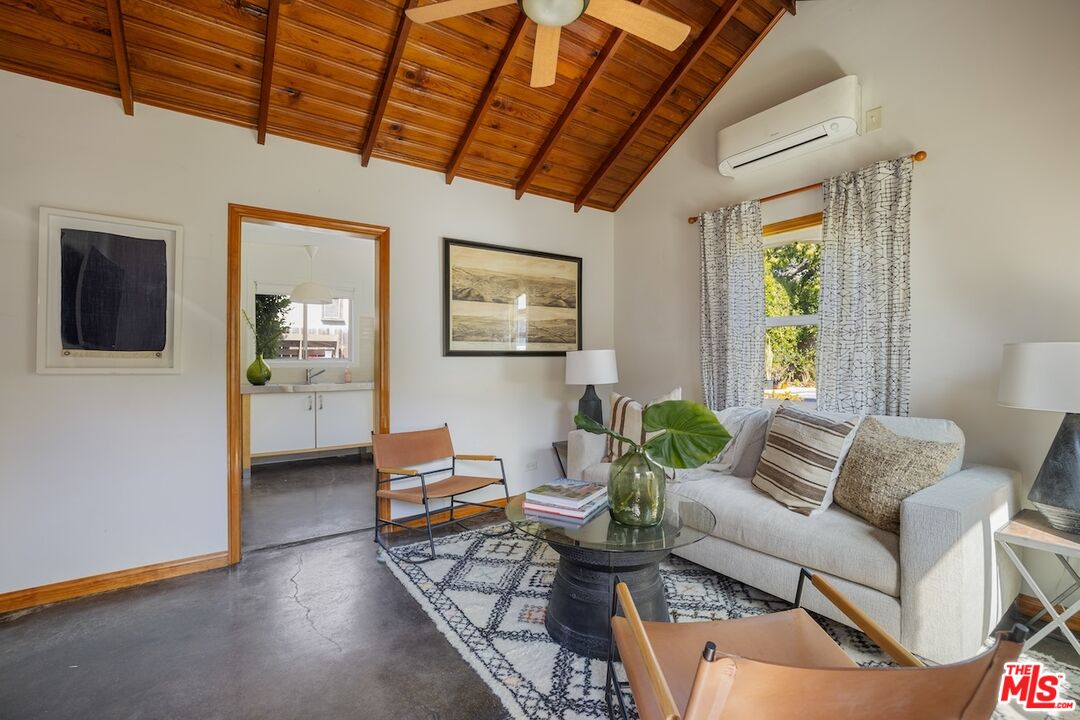 1332 S Ogden Dr