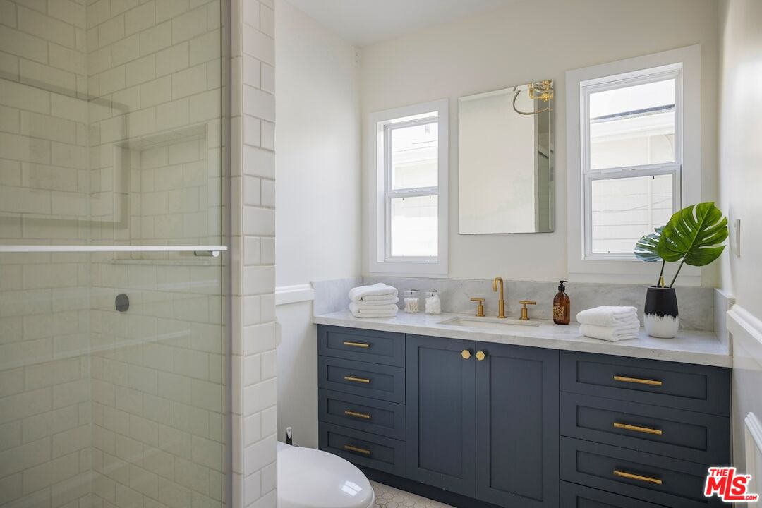 1332 S Ogden Dr