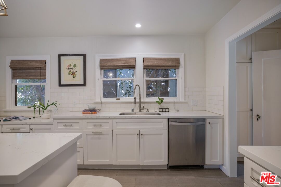 1332 S Ogden Dr