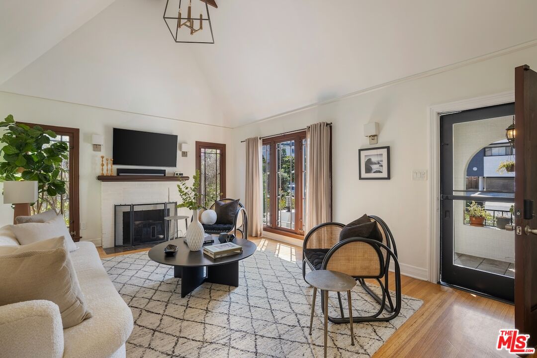 1332 S Ogden Dr