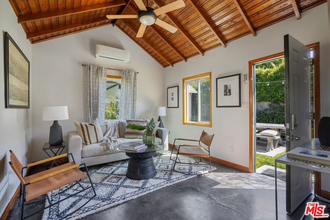 1332 S Ogden Dr