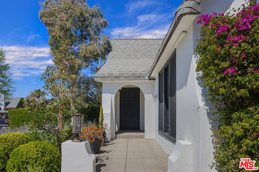 1332 S Ogden Dr
