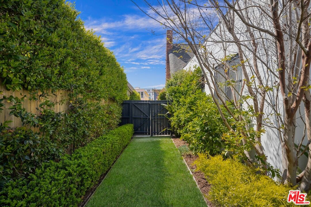 1332 S Ogden Dr