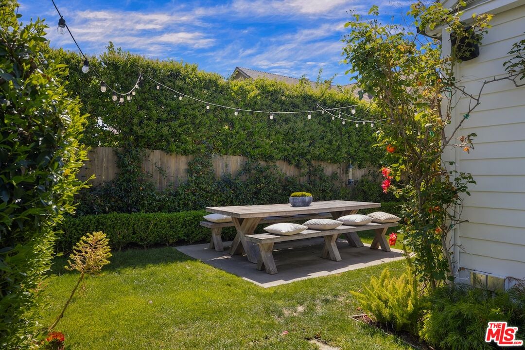1332 S Ogden Dr