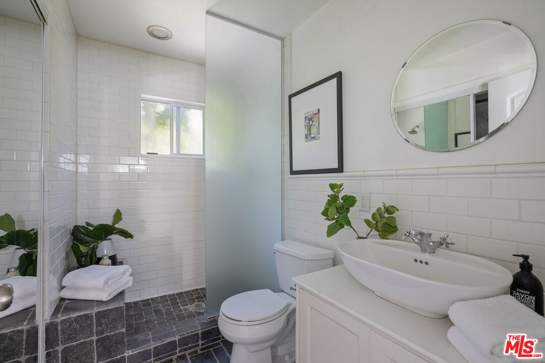 1332 S Ogden Dr