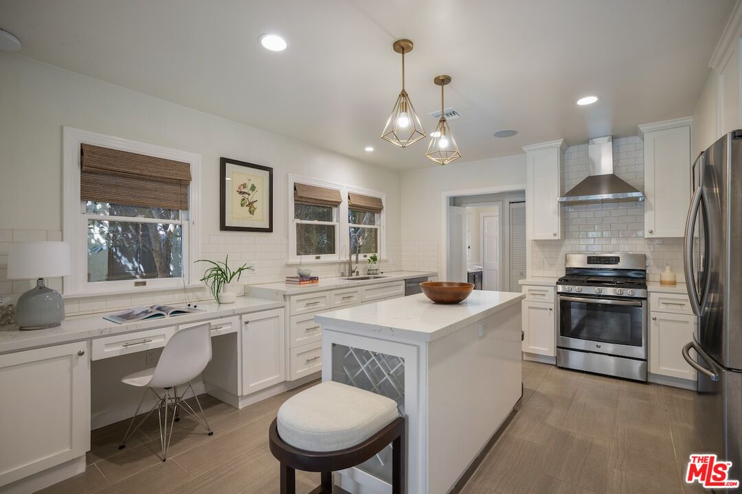 1332 S Ogden Dr