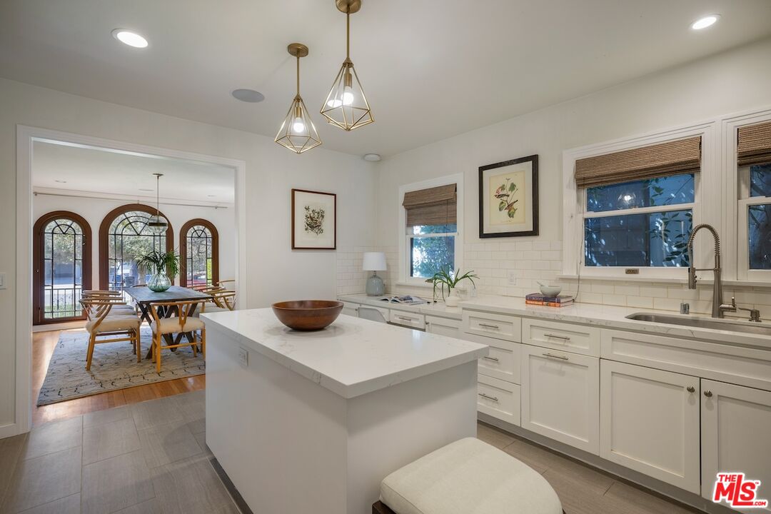 1332 S Ogden Dr