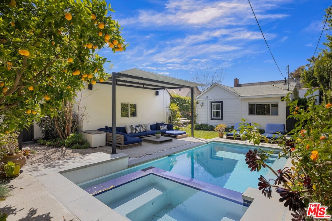 1332 S Ogden Dr