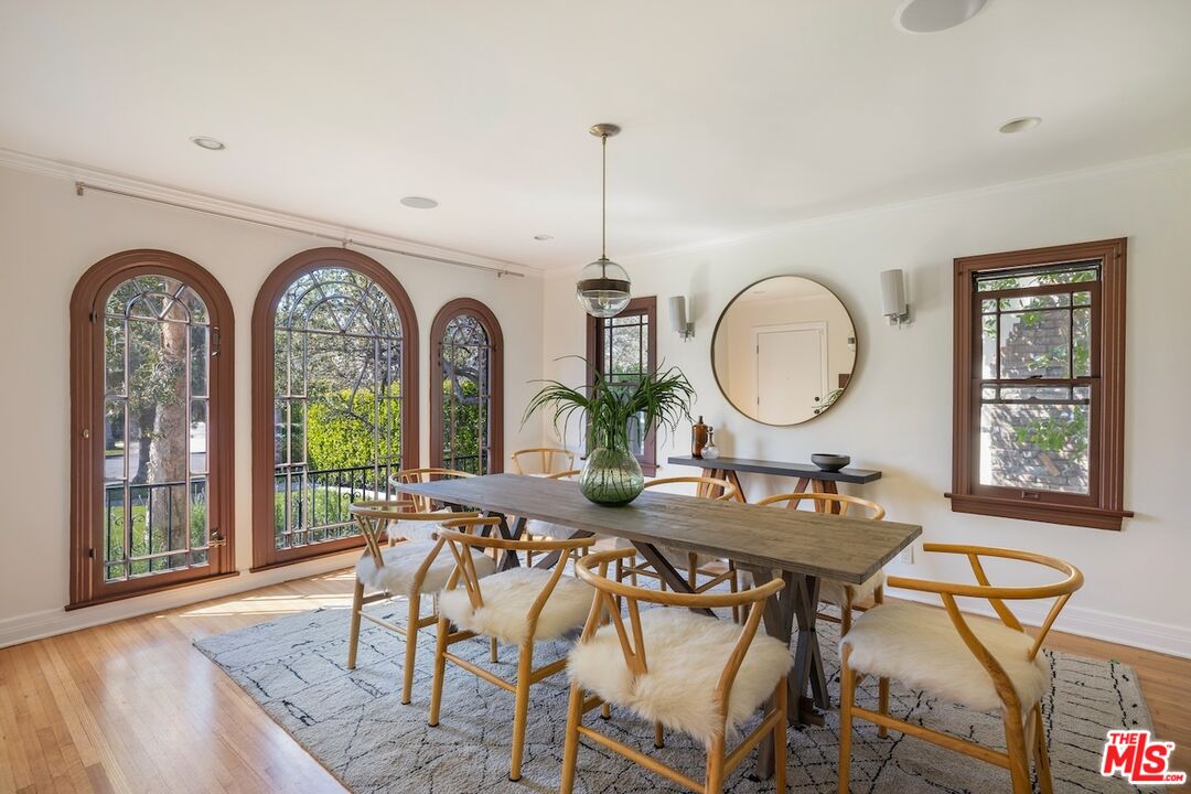 1332 S Ogden Dr
