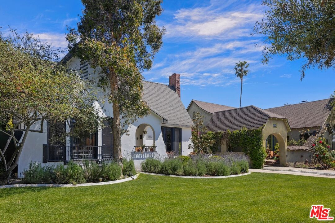 1332 S Ogden Dr