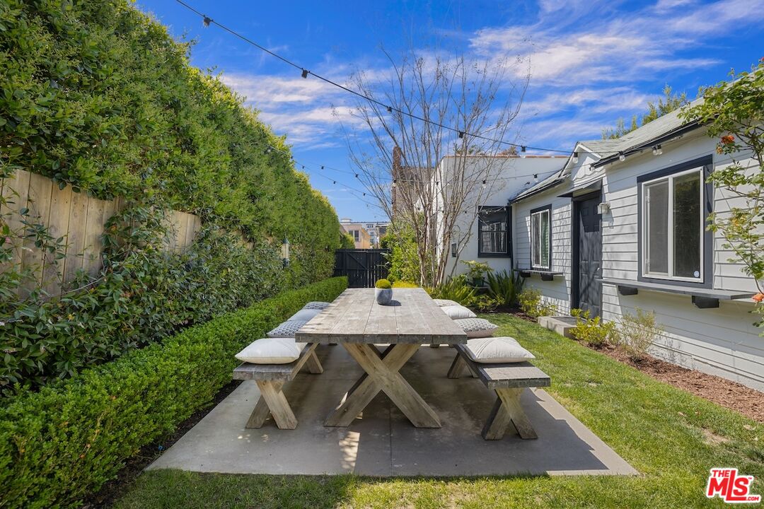 1332 S Ogden Dr