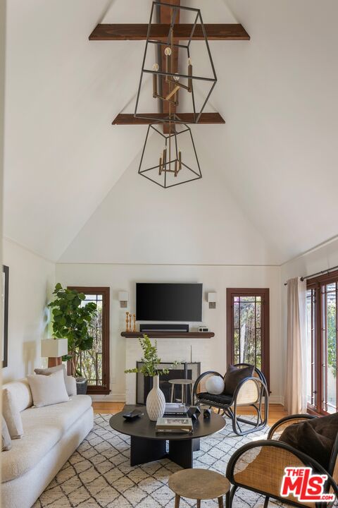 1332 S Ogden Dr