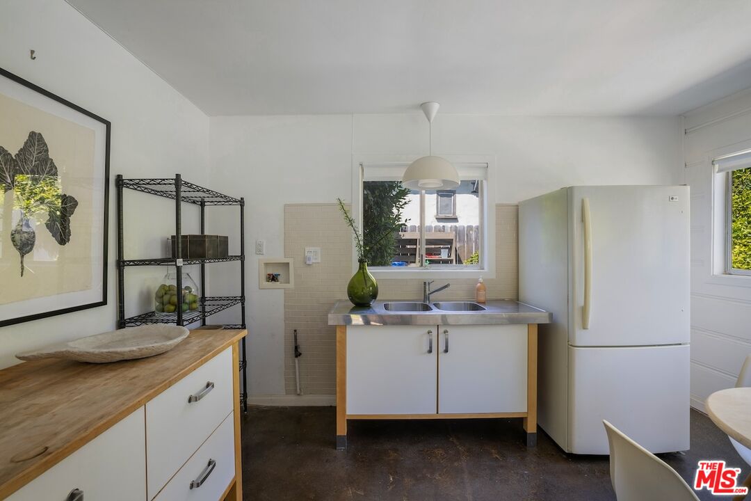 1332 S Ogden Dr