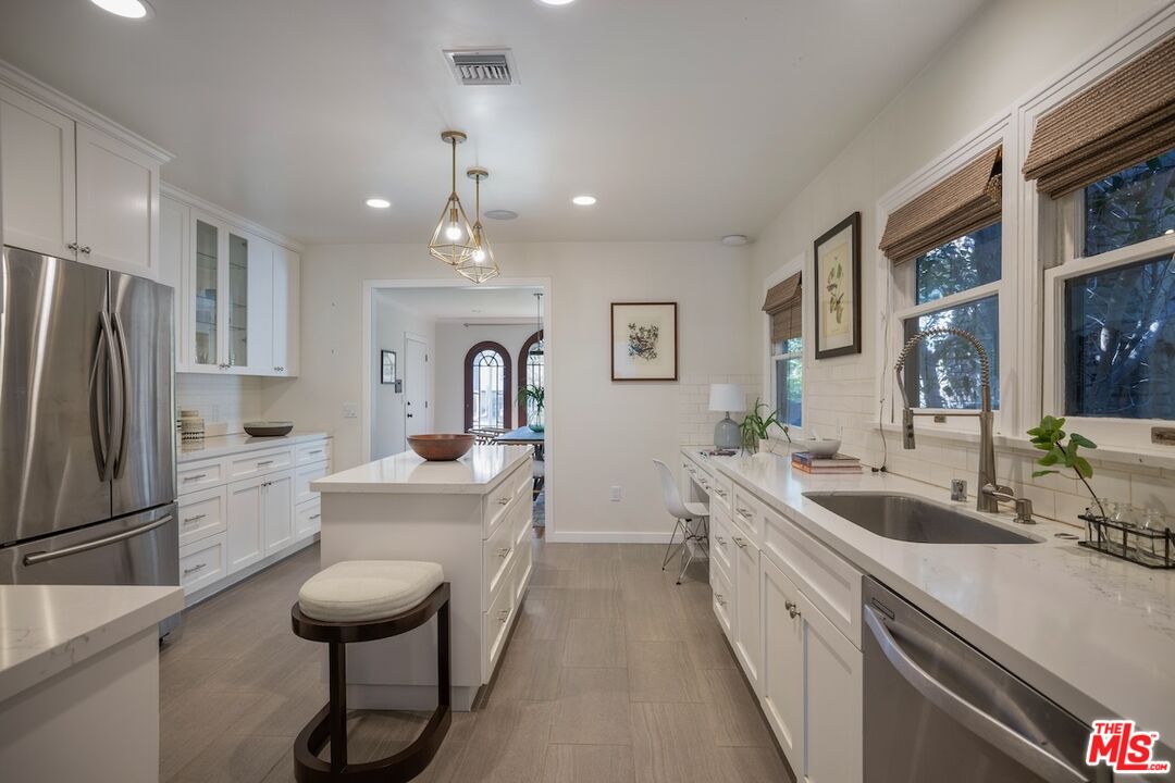 1332 S Ogden Dr