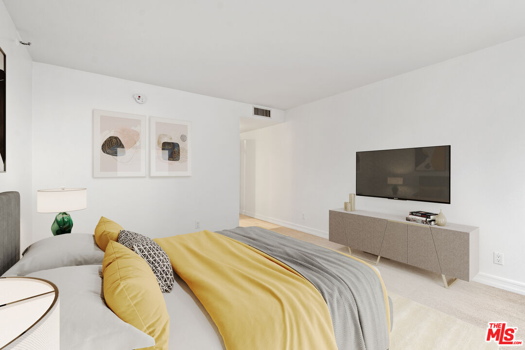 600 W 9th St Unit: 206
