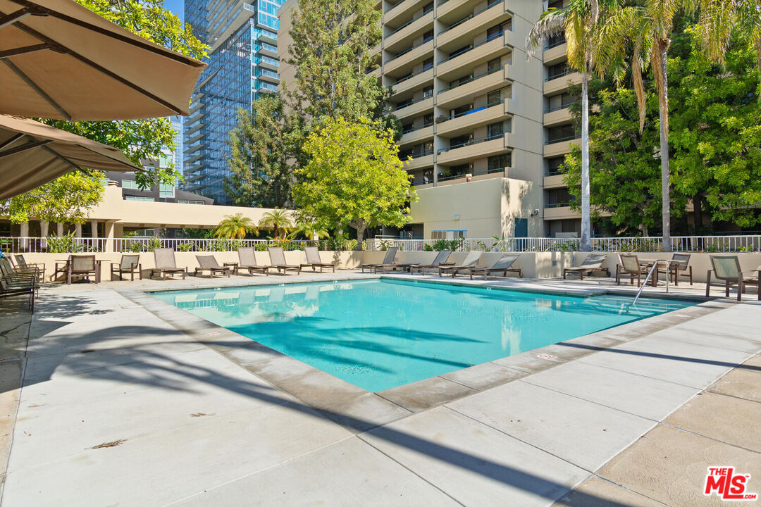 600 W 9th St Unit: 206