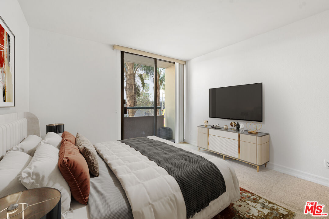 600 W 9th St Unit: 206