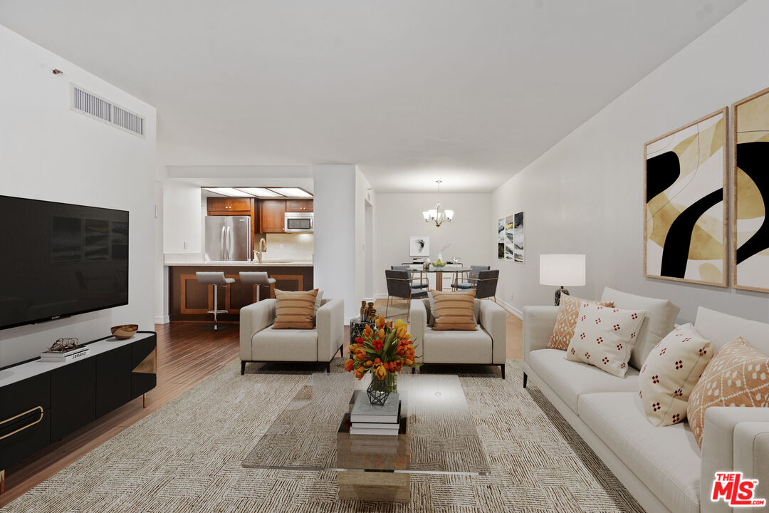 600 W 9th St Unit: 206