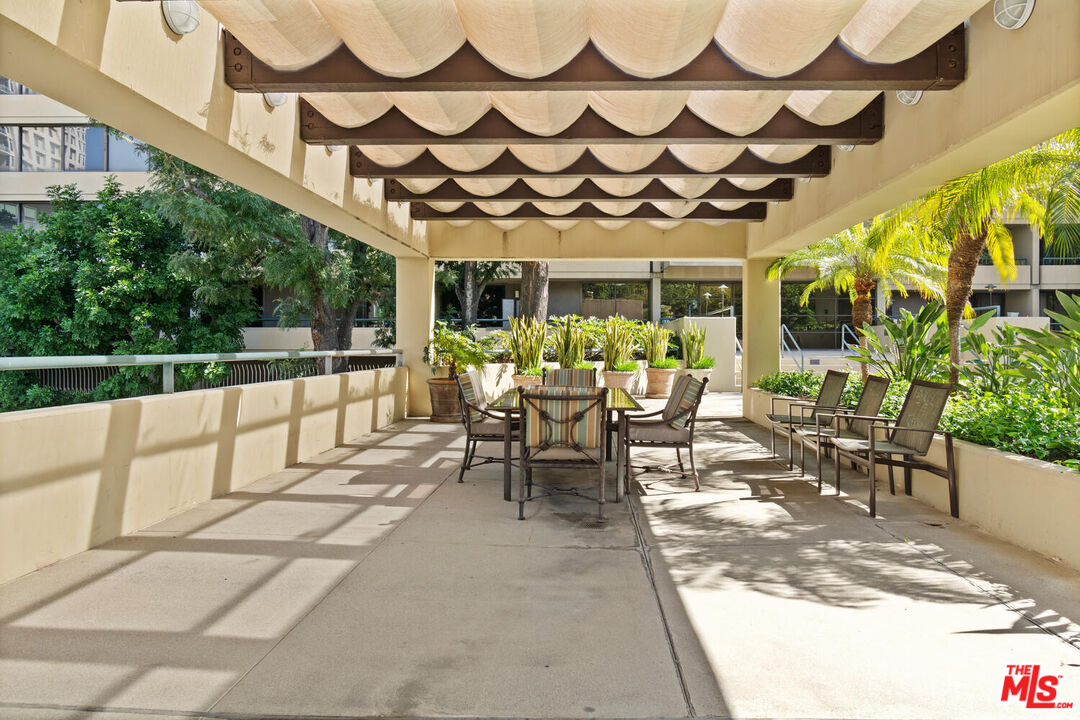 600 W 9th St Unit: 206