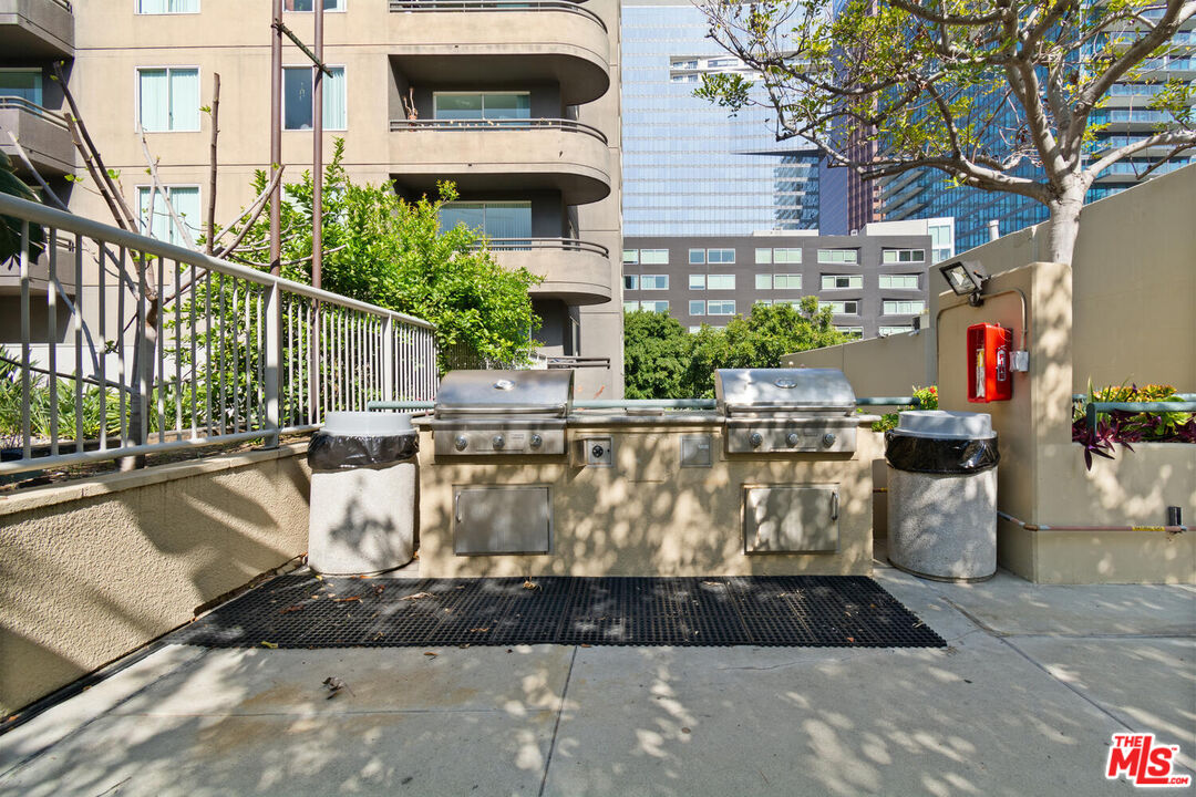600 W 9th St Unit: 206