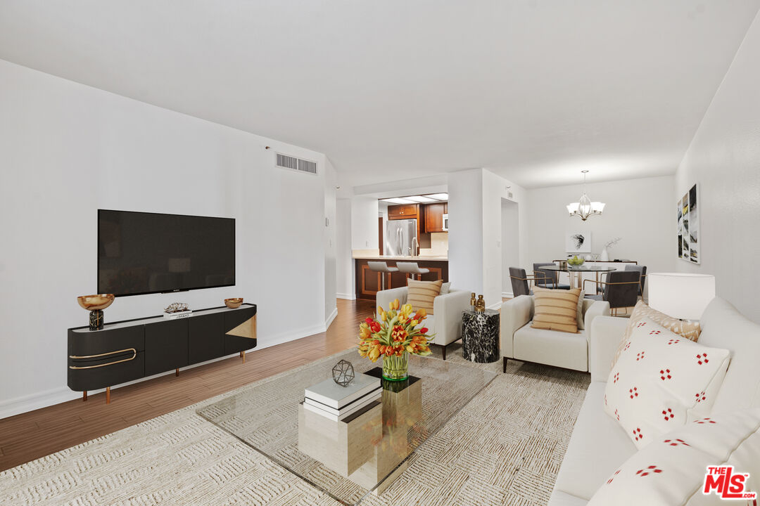 600 W 9th St Unit: 206